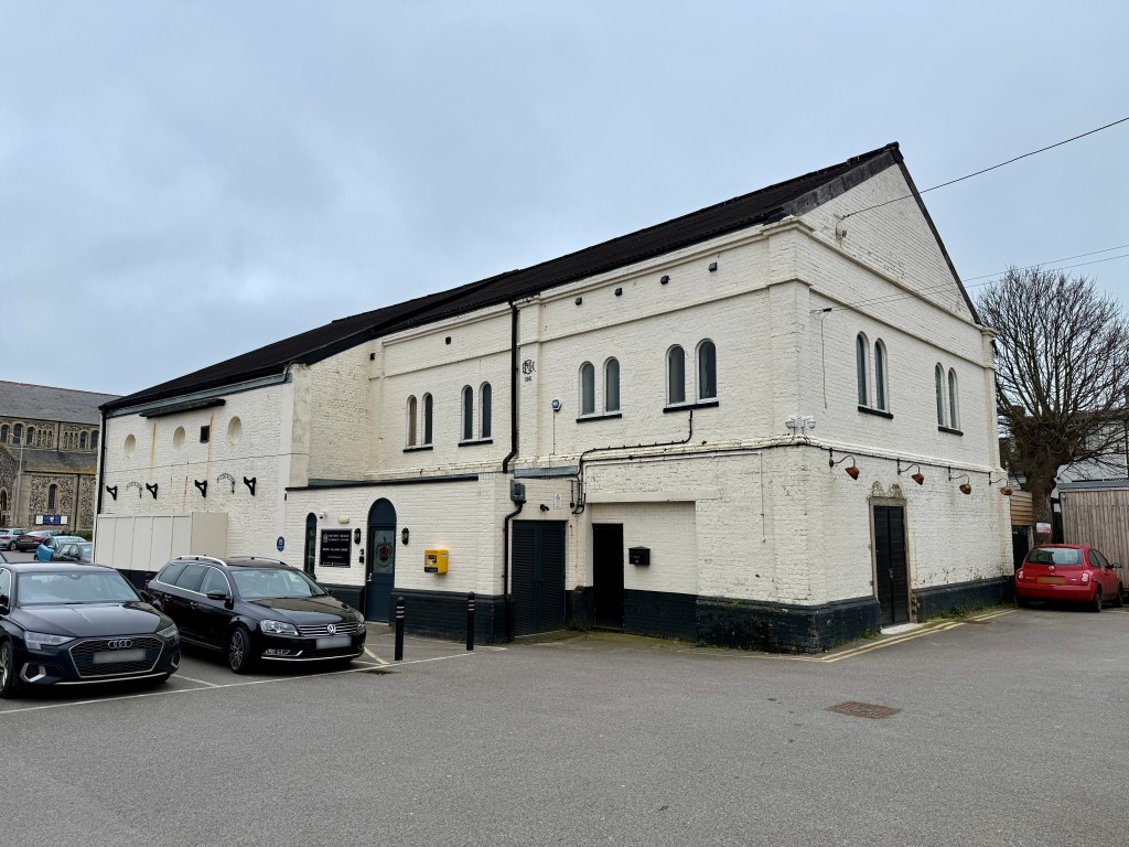 Lot: 78 - VACANT COMMERCIAL PROPERTY IN TOWN CENTRE LOCATION - Vacant commercial property